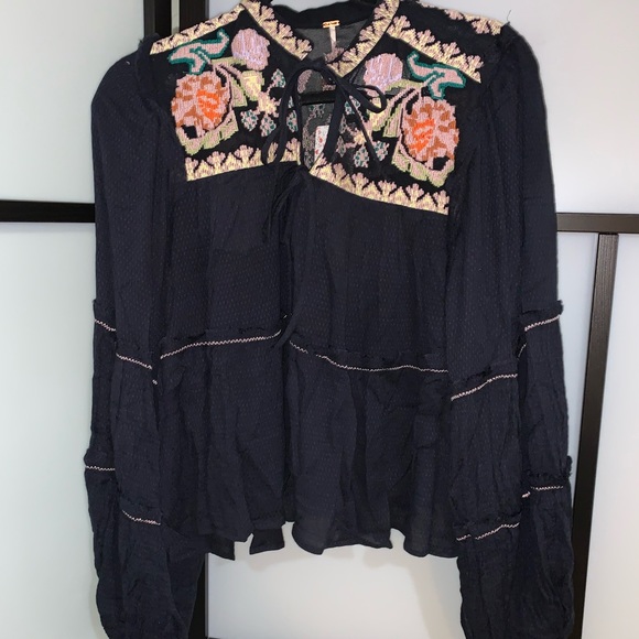 🆕HP🖤🆕Free Blouse w Floral Embroidery - Picture 9 of 13